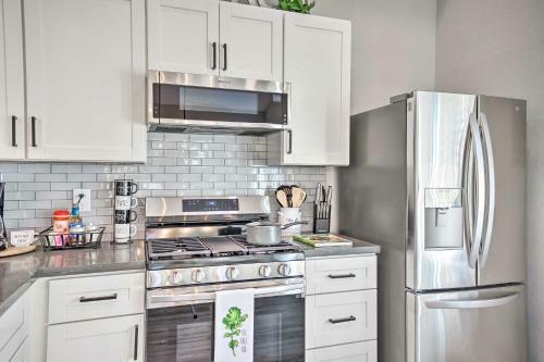 Mod Katy Home - Access Suburban And City Sites!
