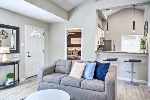 Mod Katy Home - Access Suburban And City Sites!