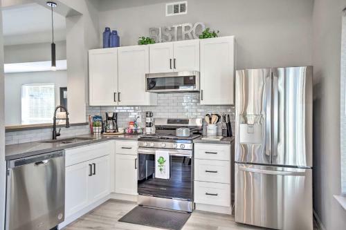 Mod Katy Home - Access Suburban And City Sites!