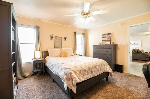 The Amethyst Hideaway- South Killeen