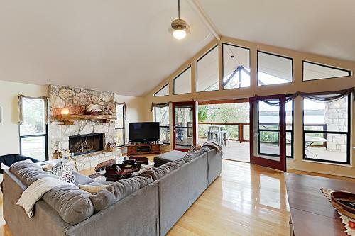 Howdy House