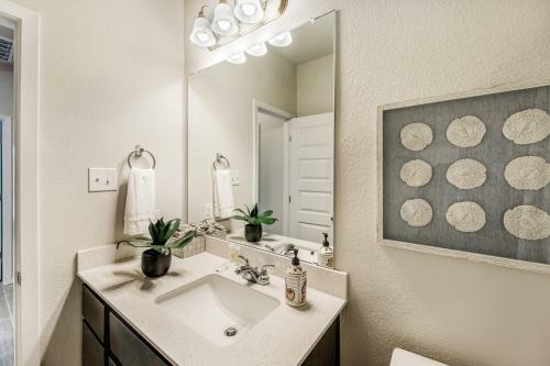 Modern Living In Lago Vista