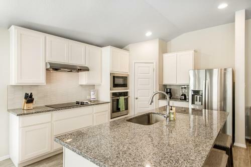 Modern Living In Lago Vista