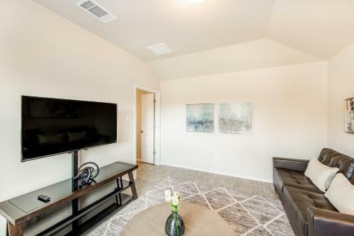 Modern Living In Lago Vista