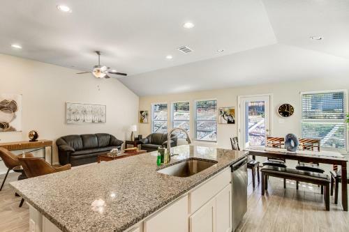 Modern Living In Lago Vista