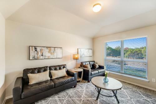 Modern Living In Lago Vista