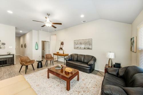 Modern Living In Lago Vista