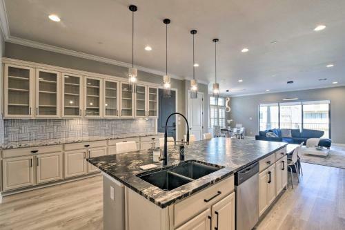 Sleek Lakeside Townhome By Kemah Beach And Nasa