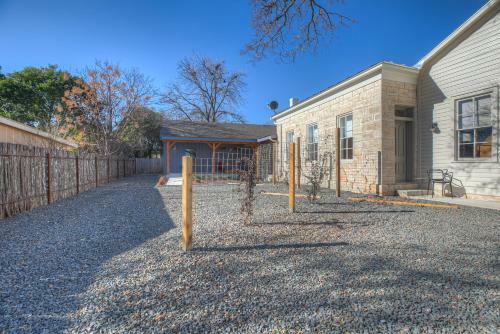 New Luxurious Home With Wine Cellar And Firepit
