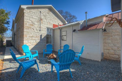 New Luxurious Home With Wine Cellar And Firepit