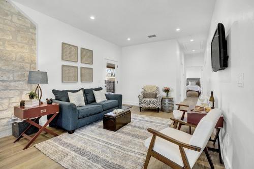 New Luxurious Home With Wine Cellar And Firepit