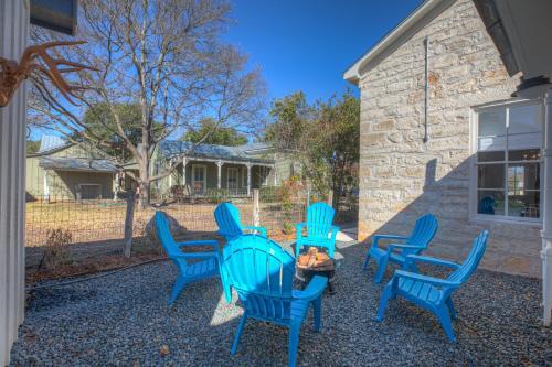 New Luxurious Home With Wine Cellar And Firepit