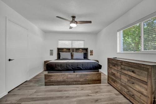 New Charming House With Hot Tub And Grill And Pool Table