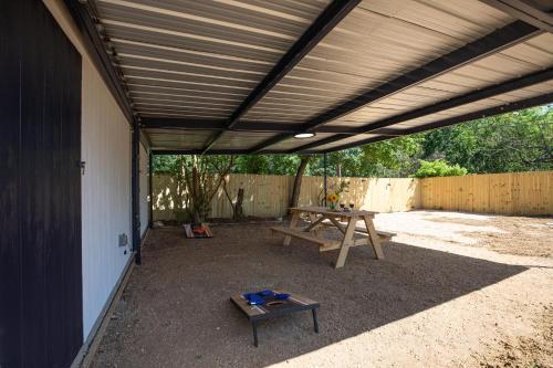 New Charming House With Hot Tub And Grill And Pool Table