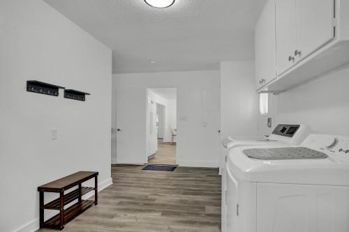 New Charming House With Hot Tub And Grill And Pool Table