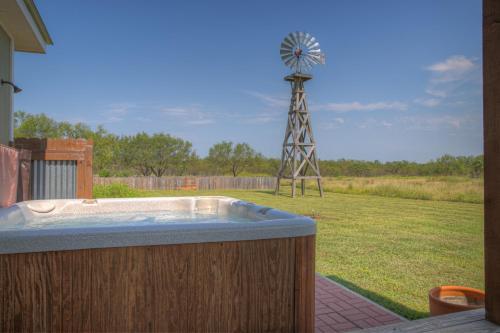 Luxury Studio With Hot Tub And Grill