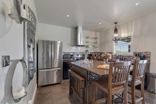 Luxury Studio With Hot Tub And Grill