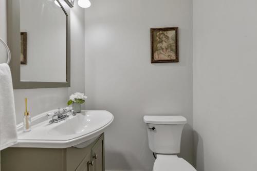 Luxury Haus Near Main St With Pool And Fire Pit