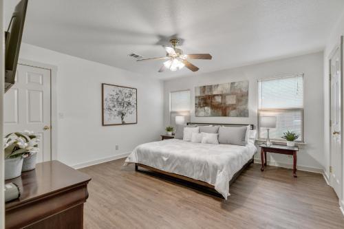 Luxury Haus Near Main St With Pool And Fire Pit
