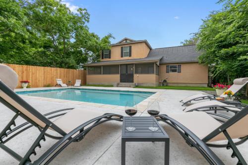 Luxury Haus Near Main St With Pool And Fire Pit