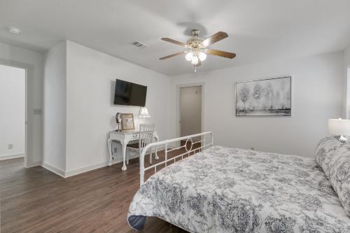 Luxury Haus Near Main St With Pool And Fire Pit