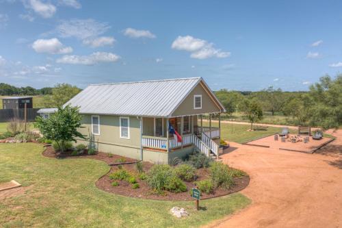 New Gorgeous Home With Hot Tub And Grill