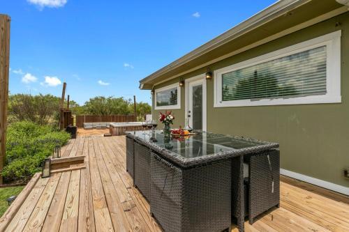 New Gorgeous Home With Hot Tub And Grill
