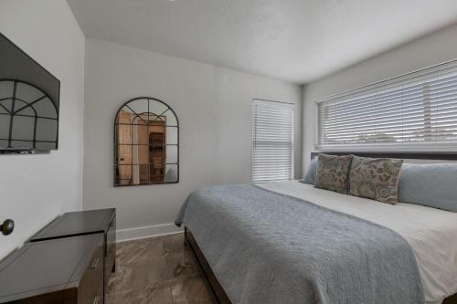 New Gorgeous Home With Hot Tub And Grill