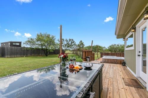 New Gorgeous Home With Hot Tub And Grill