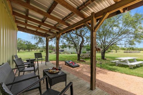 New Gorgeous Home With Hot Tub And Grill
