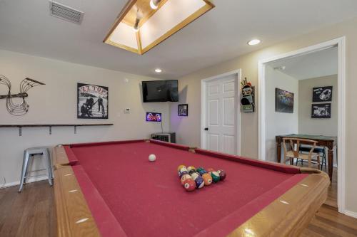 New Gorgeous Home With Hot Tub And Grill