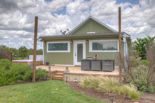 New Gorgeous Home With Hot Tub And Grill
