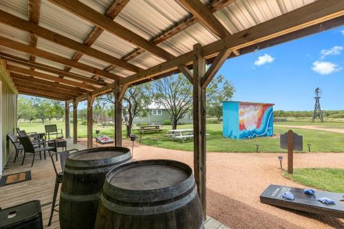 New Gorgeous Home With Hot Tub And Grill