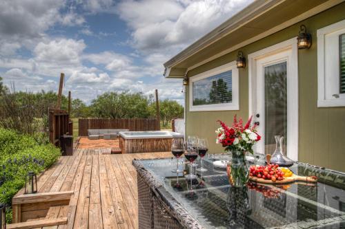 New Gorgeous Home With Hot Tub And Grill