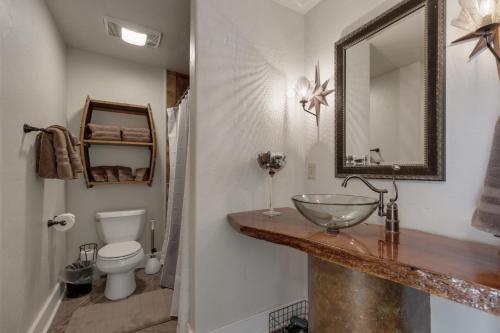New Gorgeous Home With Hot Tub And Grill