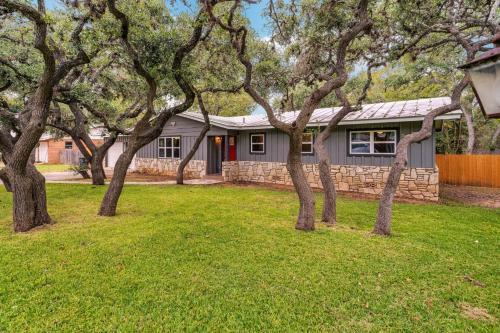 New! Luxury Home Just 5 Min From Main St!