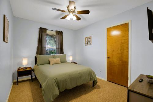 Cozy Haus With Fire Pit - 3 Min Drive To Main St!