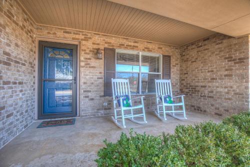 Cozy Haus With Fire Pit - 3 Min Drive To Main St!