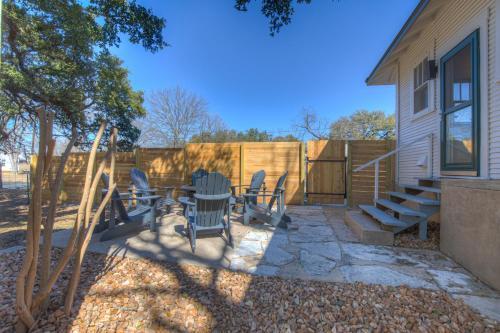Charming Craftsman Haus With Hot Tub And Fire Pit!