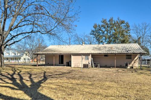 Pet-friendly Fredericksburg Home With Backyard!