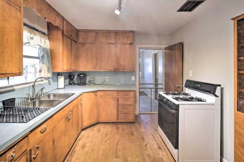 Pet-friendly Fredericksburg Home With Backyard!