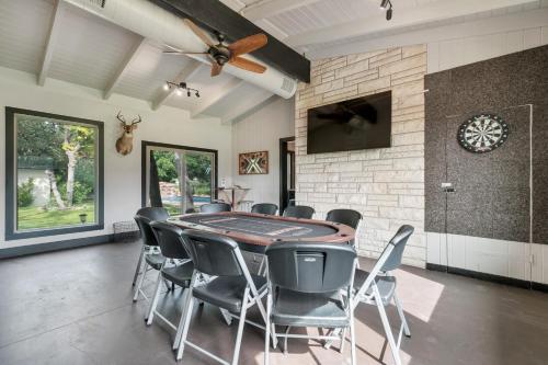 New Luxurious Home With Pool And Hot Tub