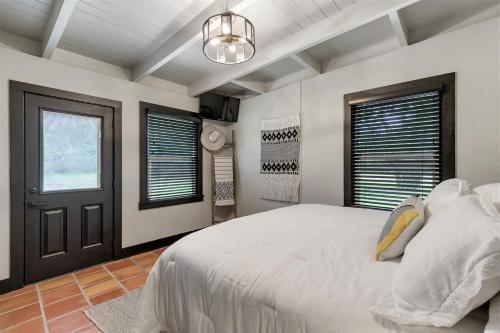 New Luxurious Home With Pool And Hot Tub