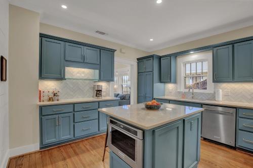 Charming Craftsman Home!-2 Blks From Main St!