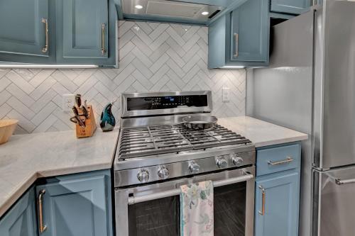 Charming Craftsman Home!-2 Blks From Main St!