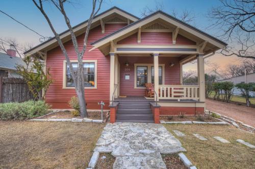 Charming Craftsman Home!-2 Blks From Main St!