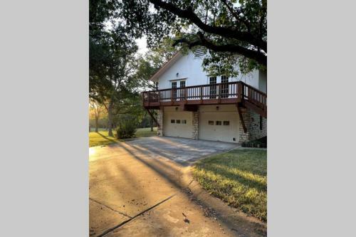 Spacious Home On Acreage In Liberty Hill!