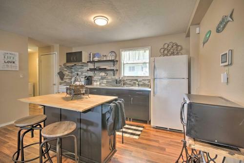Lakefront Livingston Home With Community Pool!