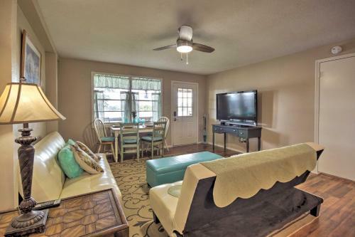 Lakefront Livingston Home With Community Pool!