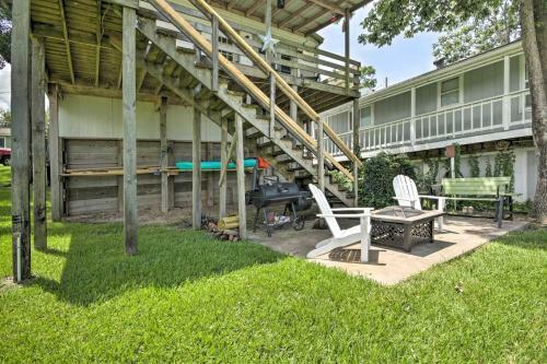 Lakefront Livingston Home With Community Pool!